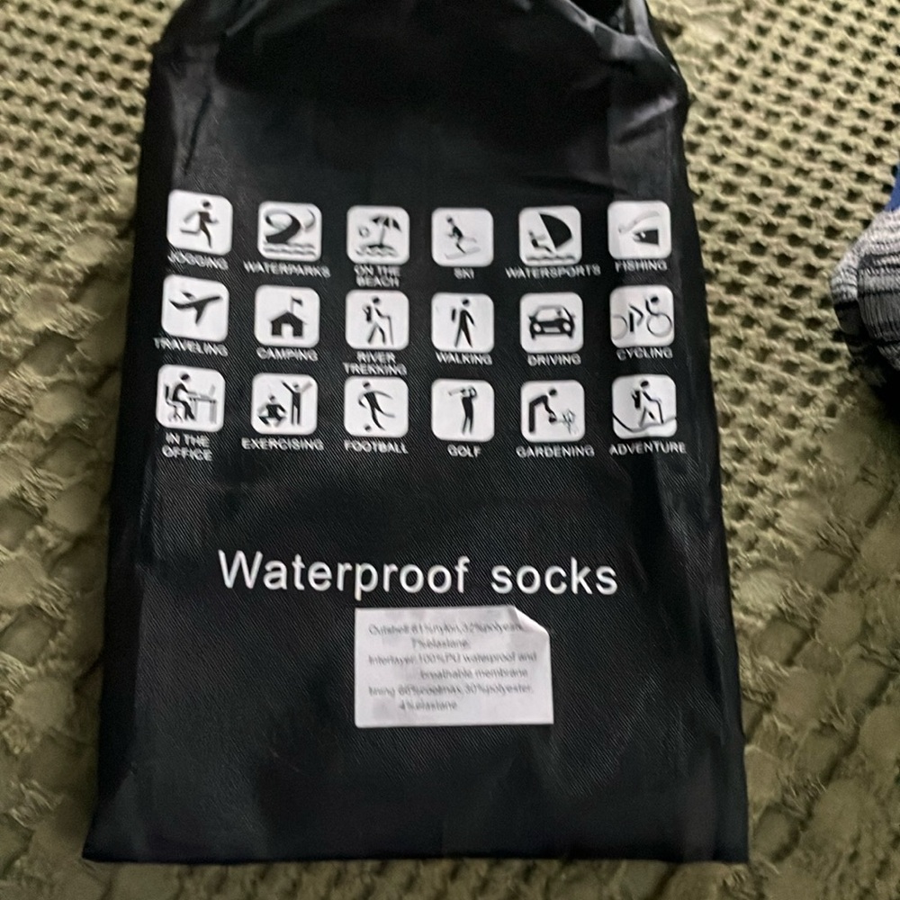 NWT Waterproof Hicking Socks - Picture 3 of 4